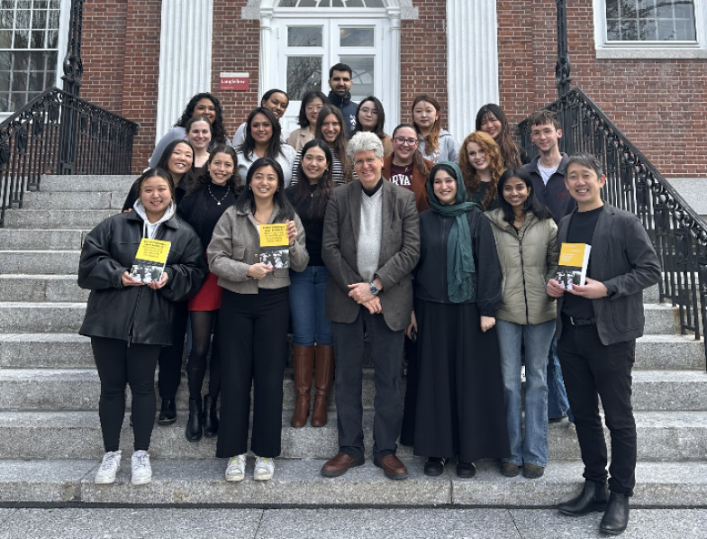 Fernando Reimers and his international students