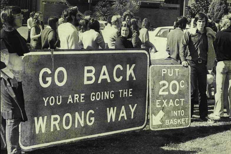 turn-back-sign turn-back-sign