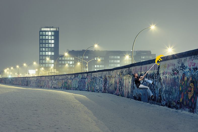 Scaling wall with euro hook