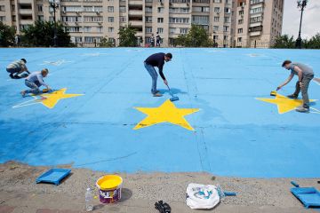 painting giant EU flag on ground painting giant EU flag on ground