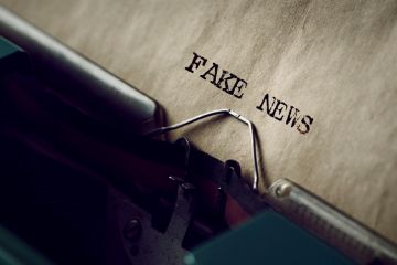 Fake news typewriter