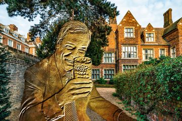 Nigel Farage statue on college campus