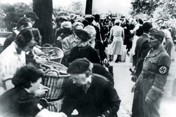 Food relief for refugees, Paris, 1940 Food relief for refugees, Paris, 1940