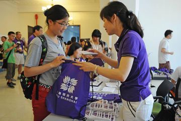 A freshman registers in New York University Shanghai (NYU Shanghai), east China, Shanghai.