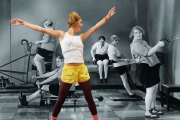 Group of women exercising in gym (17 December 2015) Group of women exercising in gym (17 December 2015)