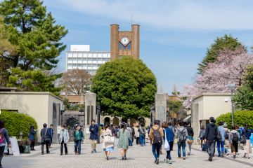Students heading to the University of Tokyo Students heading to the University of Tokyo