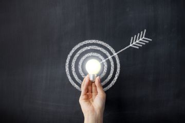 Arrow hitting a lightbulb