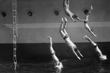 Men diving from ship - 'jumping ship'. To illustrate that many UK universities are opting out of the nationally negotiated deal with Elsevier. Men diving from ship - 'jumping ship'. To illustrate that many UK universities are opting out of the nationally negotiated deal with Elsevier.