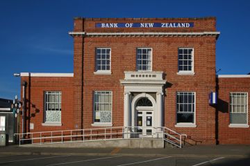 Old building hosting the Bank of New Zealand in Winton, South Island Old building hosting the Bank of New Zealand in Winton, South Island