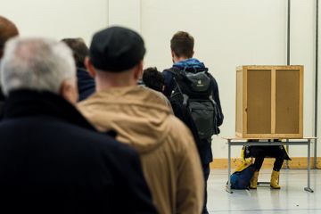 Queue of voters