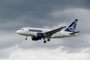 Tarom Romanian airlines airplane airbus a319