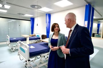 Education secretary Bridget Phillipson and Sunderland vice-chancellor David Bell tour the new campus