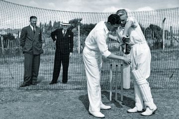 Teaching how to bat in cricket Teaching how to bat in cricket
