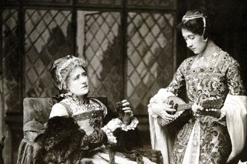 Edith Craig with her mother Ellen Terry Edith Craig with her mother Ellen Terry