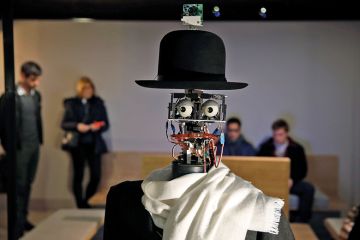 Image of a robot wearing a bowler hat and a scarf
