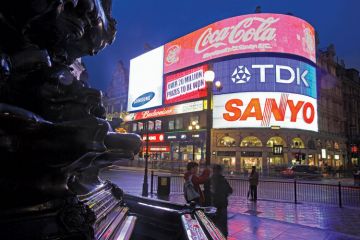 Tourists visiting Piccadilly Circus, London Tourists visiting Piccadilly Circus, London