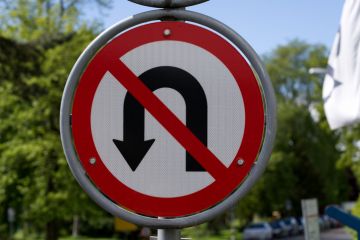 Traffic sign no u turn allowed