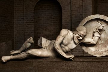 Greek sculpture of dying warrior