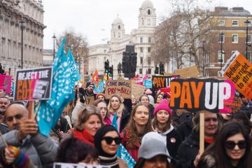 Teachers from UCU protest to illustrate Prospect of more local deals deepens fractures in pay dispute