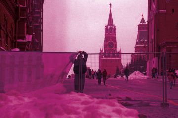 Workers set up a fence at the Red Square to illustrate West should not abandon all Russian scholars