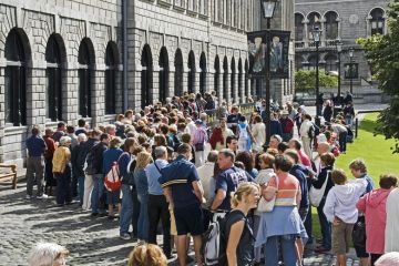 People queuing outside the Old library at Trinity college, Dublin to illustrate Trinity College Dublin students ‘frustrated’ by tourist crowds