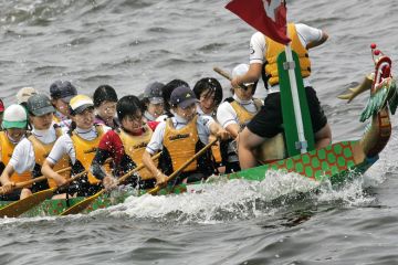 The Tokyo Madona women's team row in the Dragon Boat Race to illustrate Tokyo keen on overseas university branch campuses for Japan