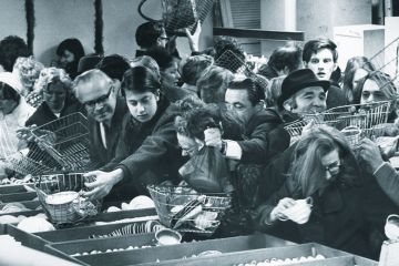 Bargain hunters attack a display of china at Selfridges to illustrate ‘Shopping list’ approach to Horizon Europe ‘leads to deadlock’