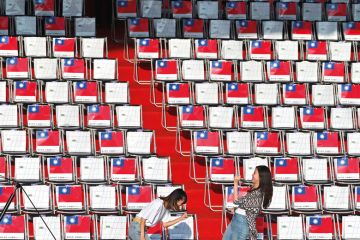 Two people in front of empty seating in Taiwan to illustrate Scholars doubtful of Taiwan’s international student target