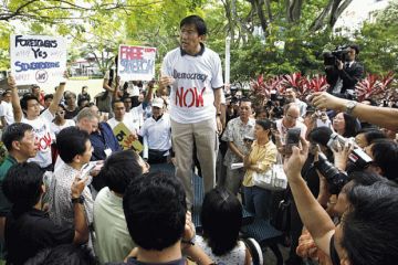Chee Soon Juan gives speech, speakers corner