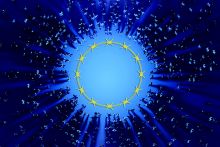 Crowd circling around the stars of the EU flag depicted as barbed wire. To illustrate whether the next Horizon Europe will be anything non-EU states want to join.