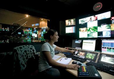 broadcast-journalist broadcast-journalist