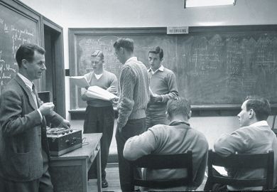 September 1950: The small classes of Kenyon College bring students closer to the professors September 1950: The small classes of Kenyon College bring students closer to the professors