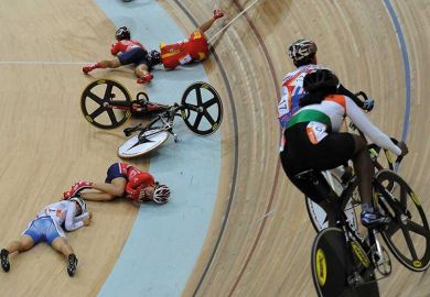 cyclists-crash cyclists-crash