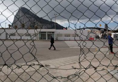 hole-fence-gibraltar hole-fence-gibraltar