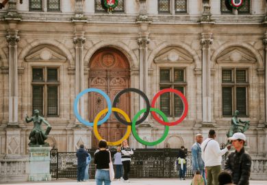 Olympic rings in front of the Hôtel de Ville in Spring 2023