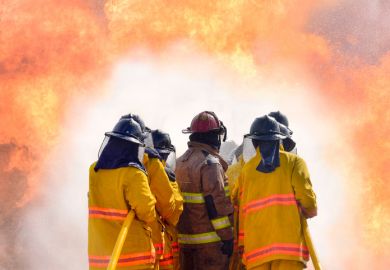 Firefighers work together Firefighers work together