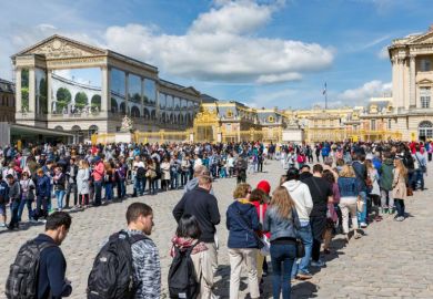Line waiting for Palace of Versailles