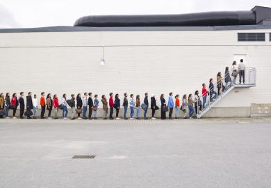 Long queue Long queue