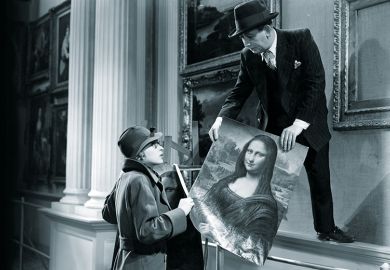 1940s-style woman and man holding the Mona Lisa 