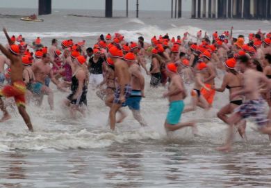 People Running To The Water On Dutch New Year's Div People Running To The Water On Dutch New Year's Div