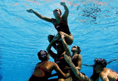 Synchronised swimmers Synchronised swimmers