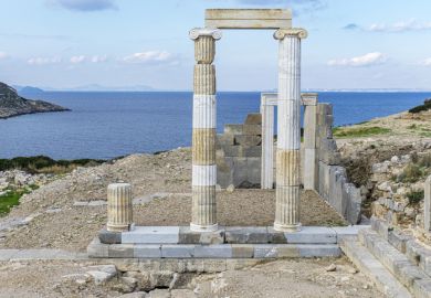 A broken pillar, symbolising Horizon Europe