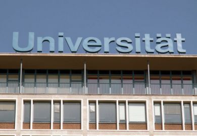 Schriftzug der Leibniz Zoo Hannover Uhr Königsworther Platz