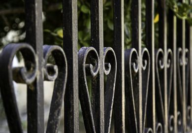 Shut gate