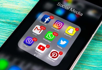 social-media-apps-smartphone social-media-apps-smartphone