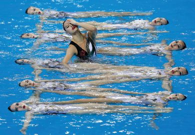 synchronised swimmers synchronised swimmers