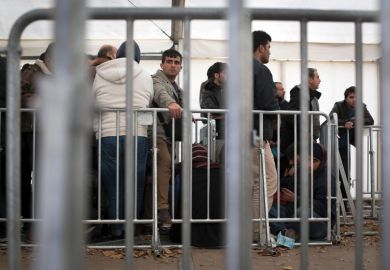 Syria refugees queue Syria refugees queue