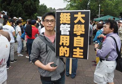 taiwan-protester taiwan-protester