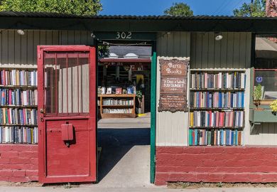 Bart's Books, Ojai, California the bookstore is open 24/7 & keeps many books in bookshelves on the outside walls of the store.