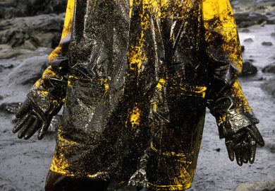 Oil slick caused by the "Prestige" ship. Galicia. Volunteer cleaning the beach